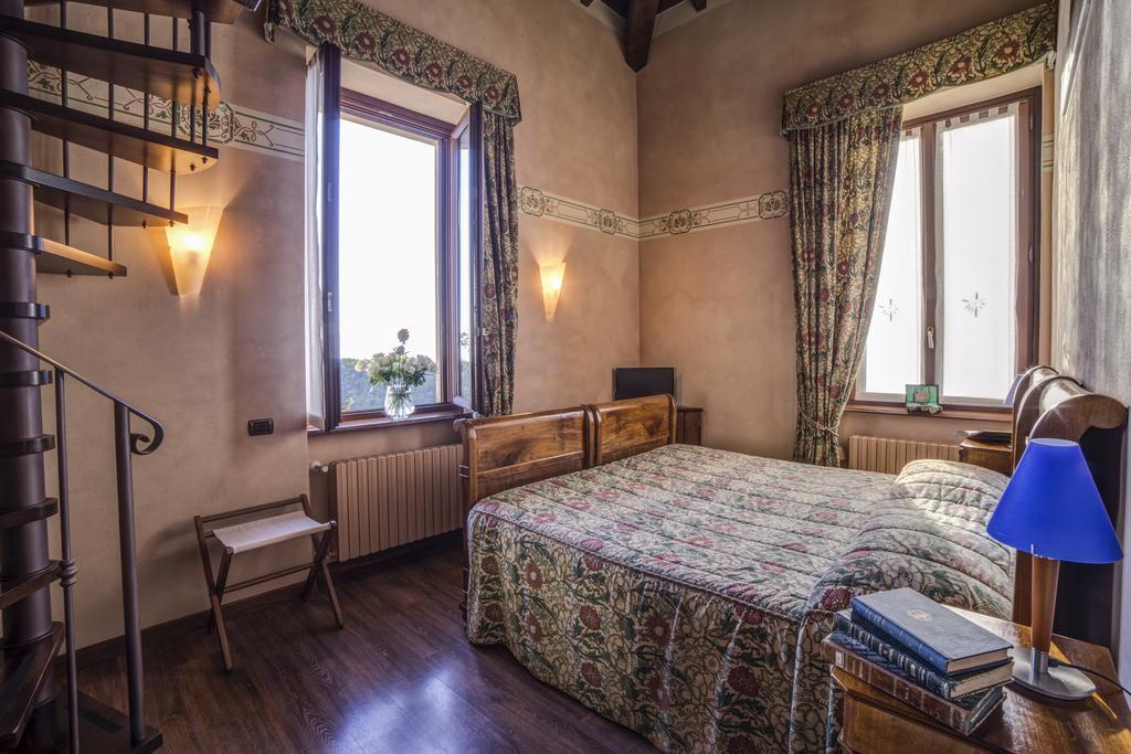 Al Borducan Romantic Hotel - Adults Only Varese Room photo